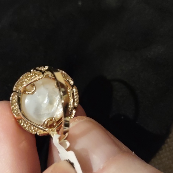 Mabe Pearl ring 14 karat yellow gold, accent diamonds - Picture 6 of 12